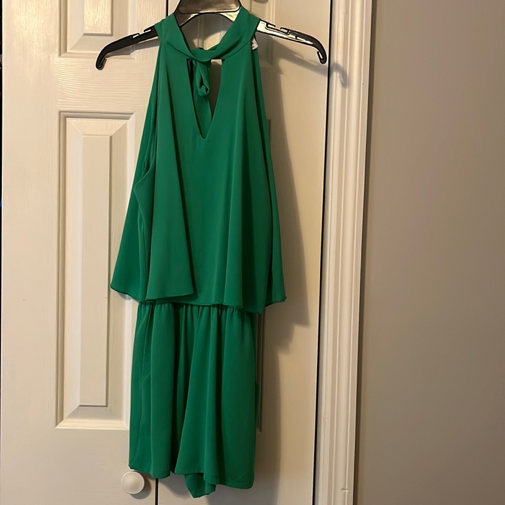Bright green romper! With pockets !